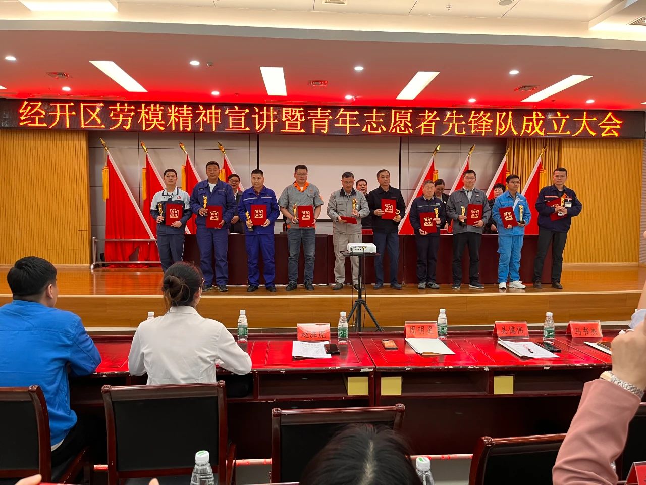 致敬南宫NG28模范，，，，，，，让劳动者实力熠熠生辉——南宫NG28铝材获劳动模范表扬