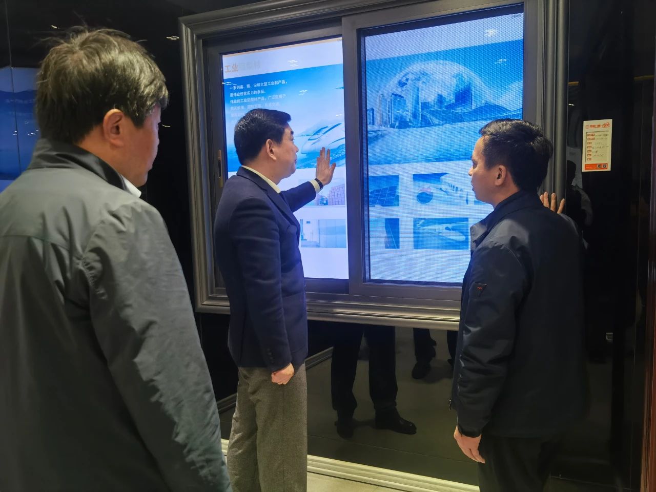 新沂市委书记陈堂清走进江苏南宫NG28铝材，，，，开展冶金质料工业调研